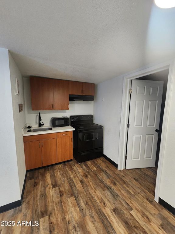 Image 6 of property listing at 10301 E Illini Street, Mesa, AZ 85208