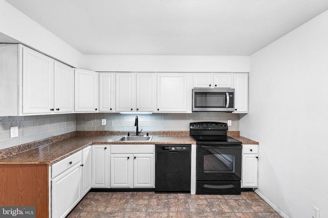 302 BROMLEY EST, Pine Hill, NJ 08021