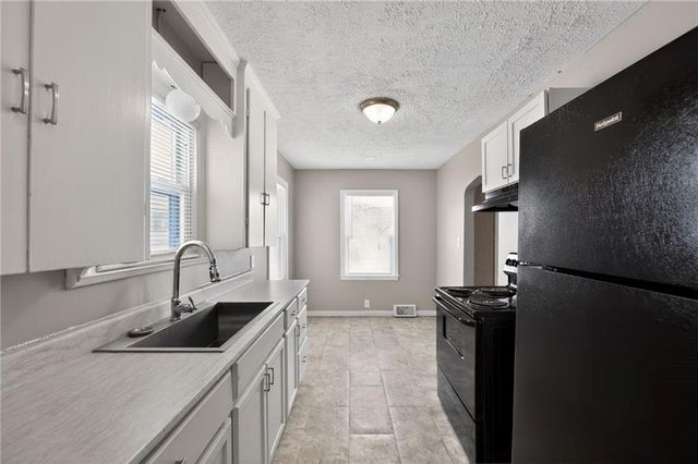 2316 S Vermont Avenue, Independence, MO 64052