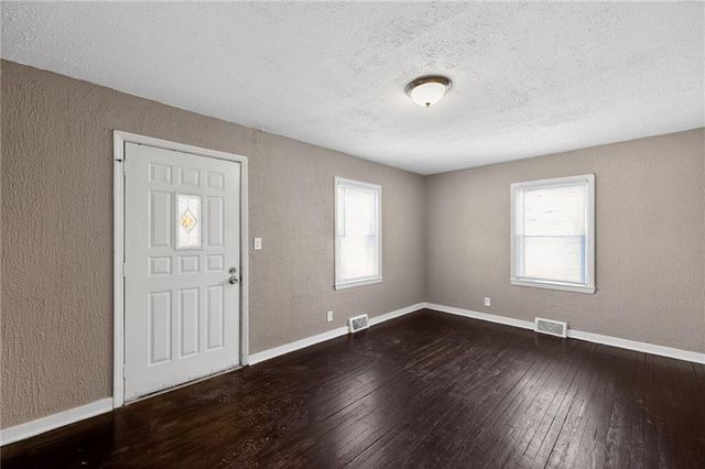 2316 S Vermont Avenue, Independence, MO 64052