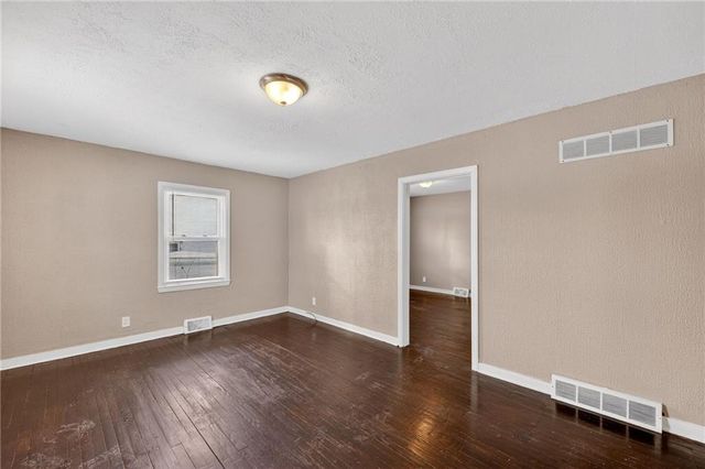 2316 S Vermont Avenue, Independence, MO 64052