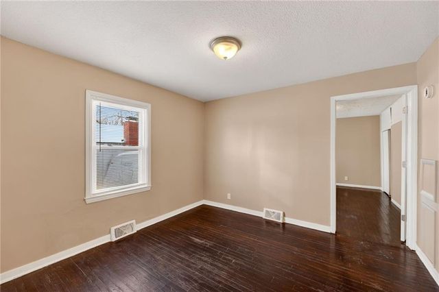 2316 S Vermont Avenue, Independence, MO 64052