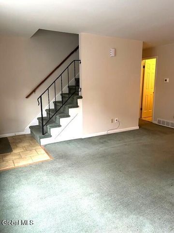 148 Williamsburg Court, Albany, NY 12203