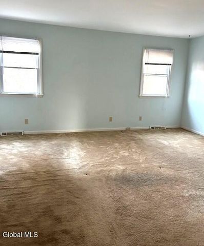 148 Williamsburg Court, Albany, NY 12203