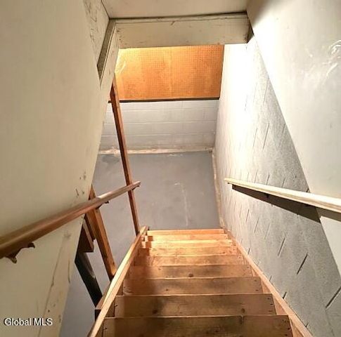 148 Williamsburg Court, Albany, NY 12203