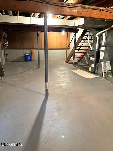 148 Williamsburg Court, Albany, NY 12203