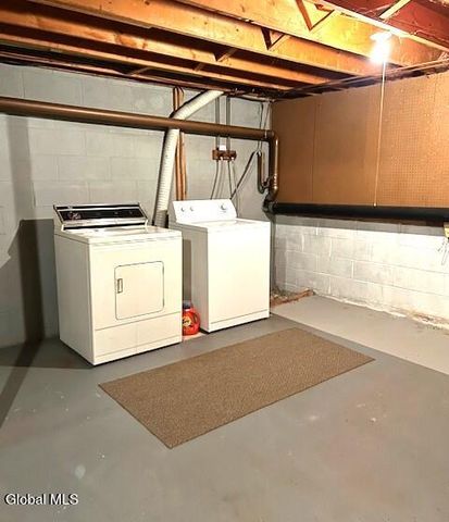 148 Williamsburg Court, Albany, NY 12203