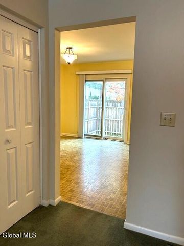 148 Williamsburg Court, Albany, NY 12203