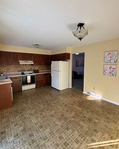 148 Williamsburg Court, Albany, NY 12203