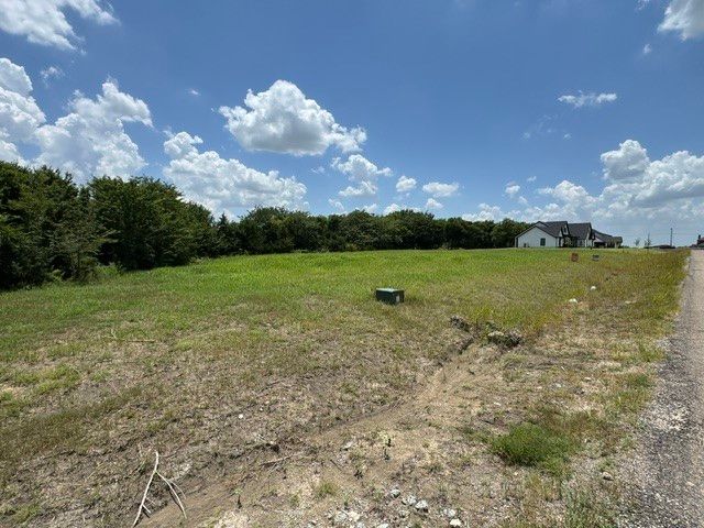 172 Cooper Lane, Van Alstyne, TX 75495