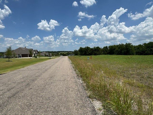 172 Cooper Lane, Van Alstyne, TX 75495