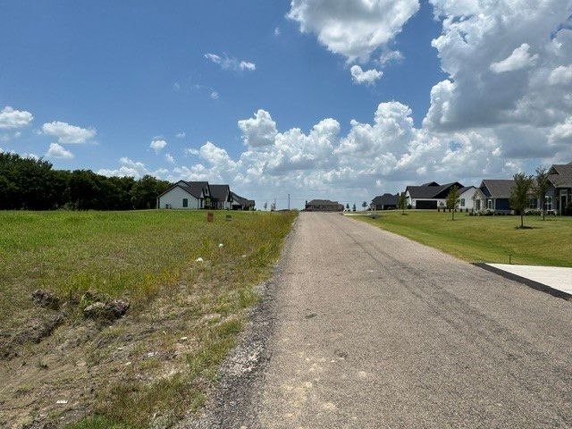 172 Cooper Lane, Van Alstyne, TX 75495