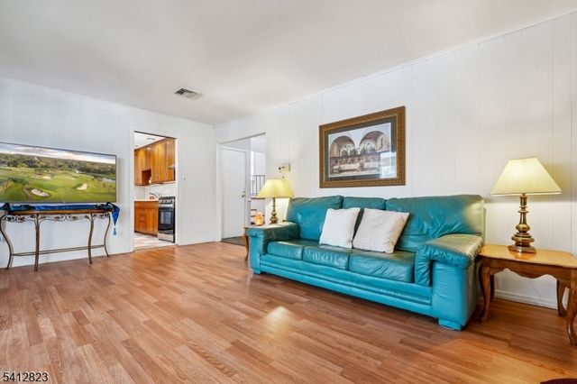 112 Midvale Ave, Long Hill Twp., NJ 07946