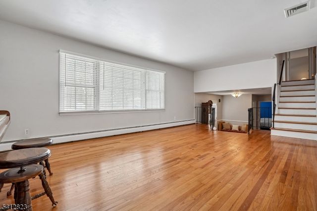 112 Midvale Ave, Long Hill Twp., NJ 07946