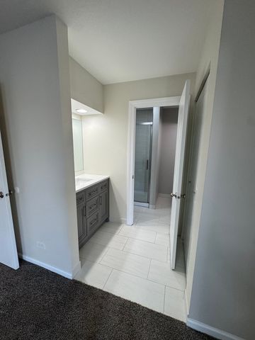 1820 W Surrey Park Lane 1B, Arlington Heights, IL 60005