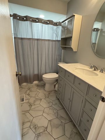 1820 W Surrey Park Lane 1B, Arlington Heights, IL 60005