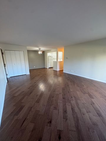 1820 W Surrey Park Lane 1B, Arlington Heights, IL 60005