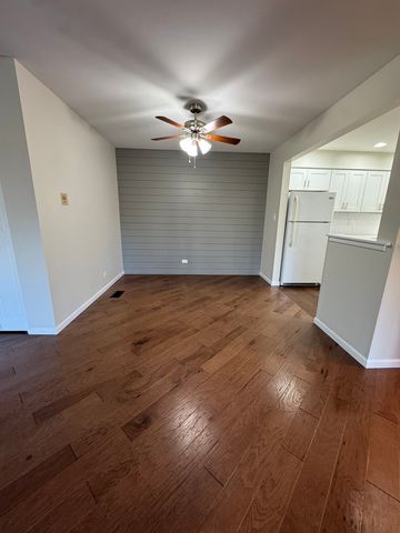 1820 W Surrey Park Lane 1B, Arlington Heights, IL 60005