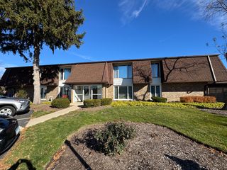 1820 W Surrey Park Lane 1B, Arlington Heights, IL 60005