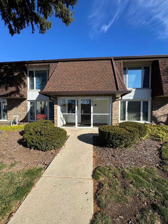 1820 W Surrey Park Lane 1B, Arlington Heights, IL 60005