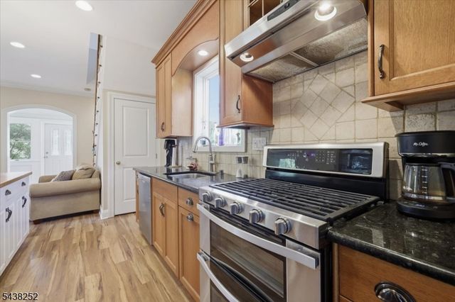 253 Essex St, Long Hill Twp., NJ 07980