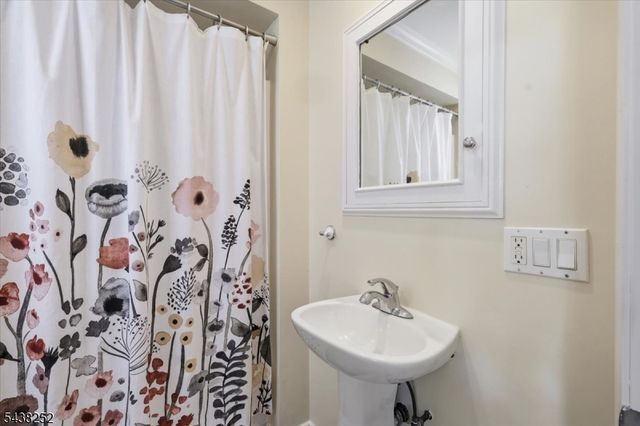 253 Essex St, Long Hill Twp., NJ 07980