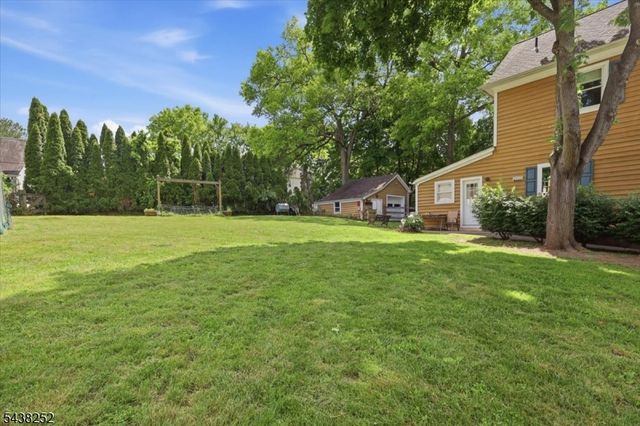 253 Essex St, Long Hill Twp., NJ 07980