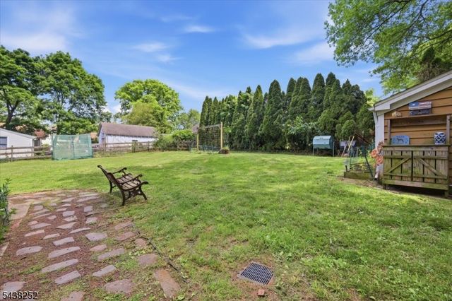 253 Essex St, Long Hill Twp., NJ 07980
