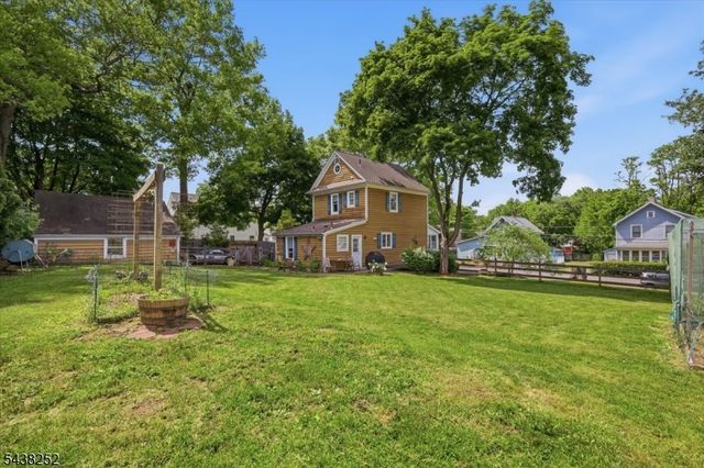 253 Essex St, Long Hill Twp., NJ 07980