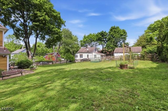 253 Essex St, Long Hill Twp., NJ 07980