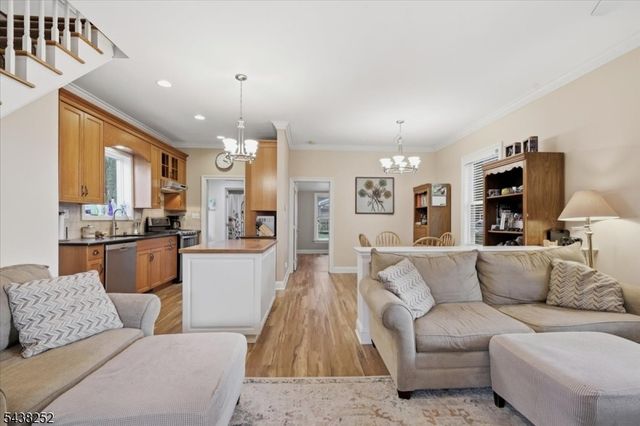 253 Essex St, Long Hill Twp., NJ 07980