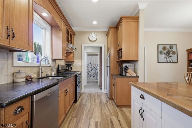 253 Essex St, Long Hill Twp., NJ 07980