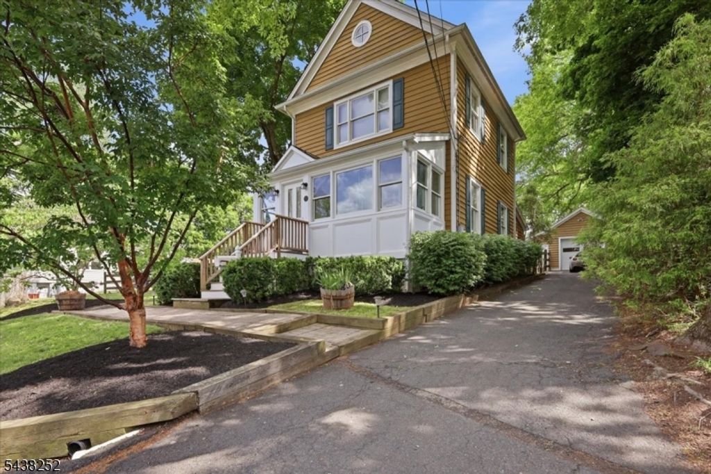 253 Essex St, Long Hill Twp., NJ 07980