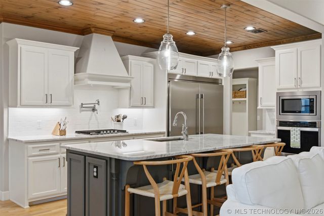 902 E 148th Place S, Glenpool, OK 74033