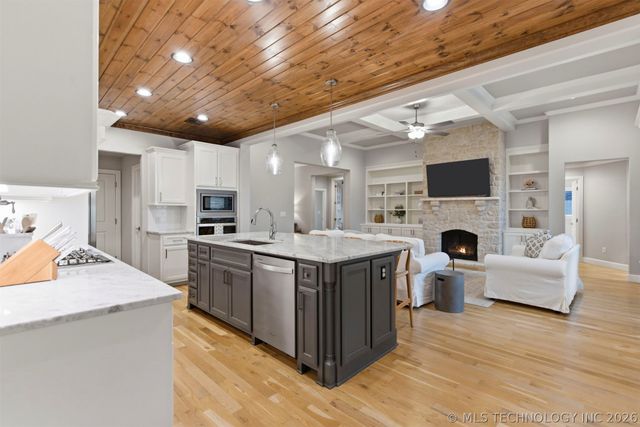 902 E 148th Place S, Glenpool, OK 74033