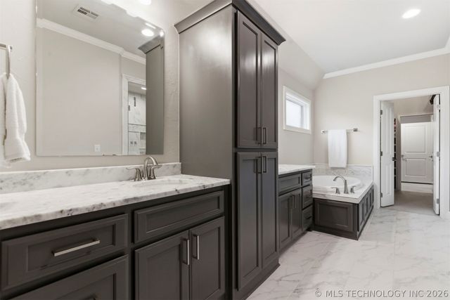 902 E 148th Place S, Glenpool, OK 74033
