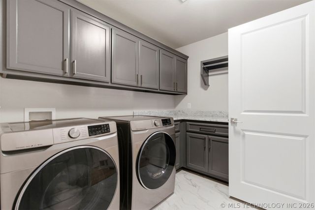 902 E 148th Place S, Glenpool, OK 74033