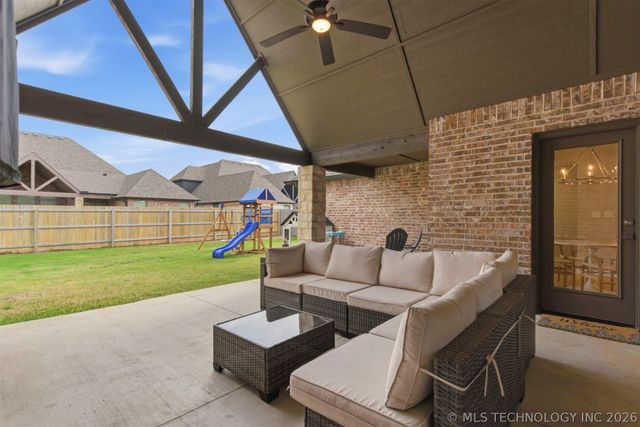 902 E 148th Place S, Glenpool, OK 74033