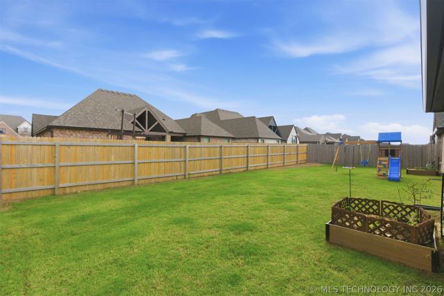 902 E 148th Place S, Glenpool, OK 74033