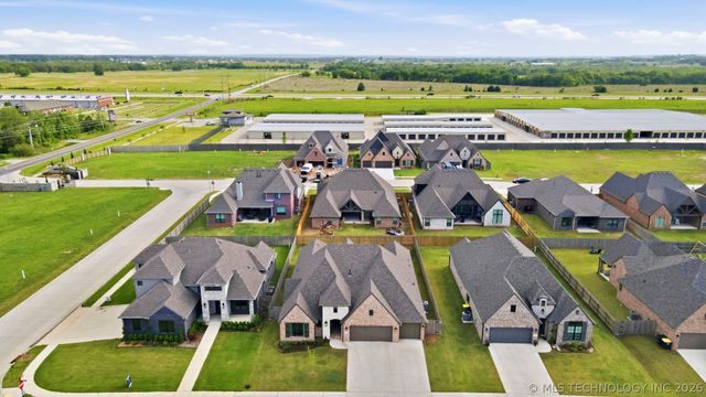 902 E 148th Place S, Glenpool, OK 74033