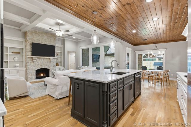 902 E 148th Place S, Glenpool, OK 74033