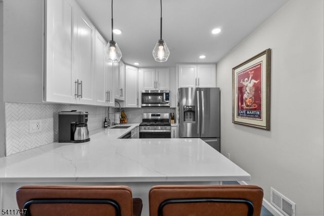 9 Marina Ky, Secaucus Town, NJ 07094