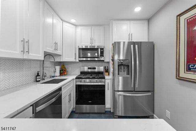 9 Marina Ky, Secaucus Town, NJ 07094