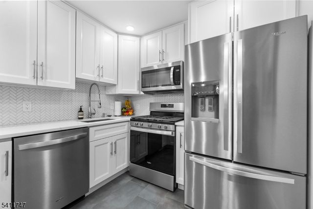 9 Marina Ky, Secaucus Town, NJ 07094