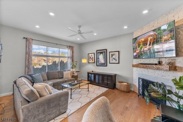 9 Marina Ky, Secaucus Town, NJ 07094