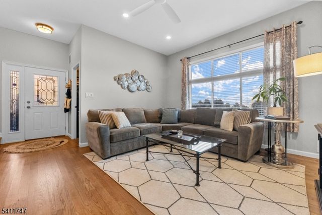 9 Marina Ky, Secaucus Town, NJ 07094