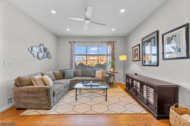 9 Marina Ky, Secaucus Town, NJ 07094