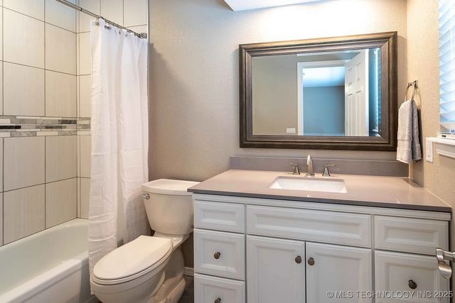 215 W 8th Street, Bartlesville, OK 74003