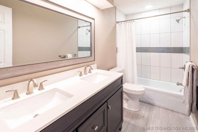 215 W 8th Street, Bartlesville, OK 74003