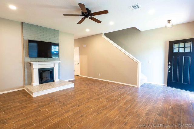 215 W 8th Street, Bartlesville, OK 74003